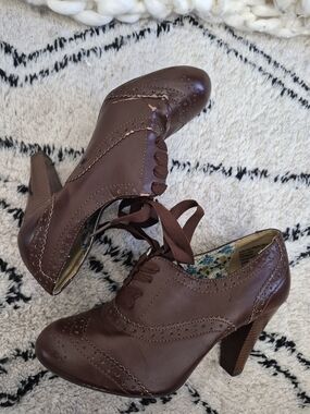 Women's Brown Lace-Up Brogue Heeled Oxfords
